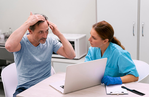 С какими патологиями обращаются к врачам неотложной помощи