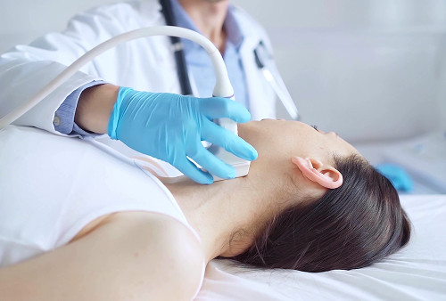 How is a vascular ultrasound performed?