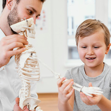 Why is it better to make an appointment with a pediatric osteopath at the K+31 clinic?