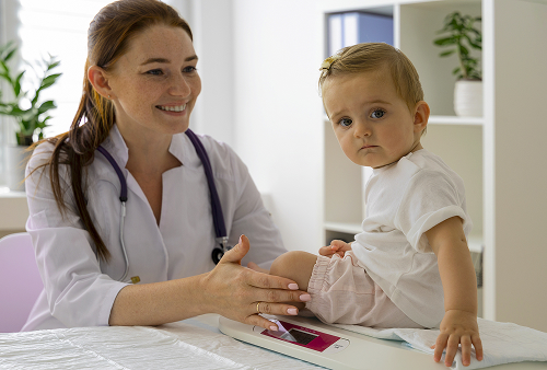 Когда нужно вести ребёнка к неврологу планово