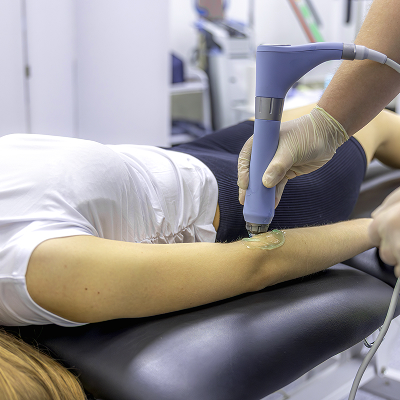 Консультация в клинике сосудистой хирургии в Москве перед лечением сосудов нижних конечностей