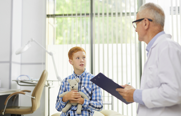 Прием детского хирурга в медицинском центре: внимательное отношение и комфортная обстановка.