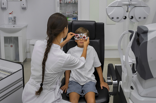 The girl undergoes an eye examination at a pediatric ophthalmologist.