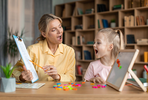 Speech therapist for children 2-3 years old