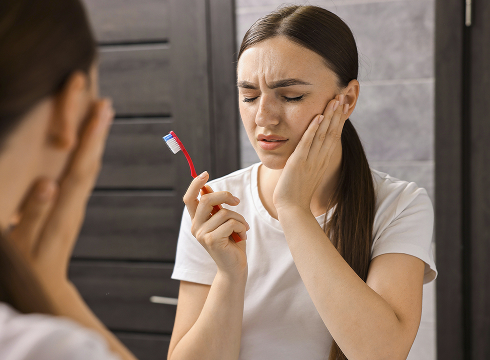 Чем опасна рецессия десны