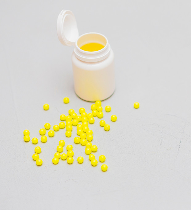 Why does tetracycline staining of teeth occur?