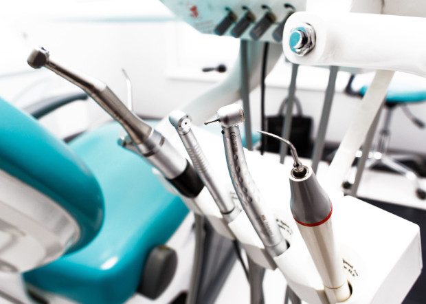 Чаще всего эрозия слизистой оболочки полости рта вызывает заметный дискомфорт и изменения на слизистой