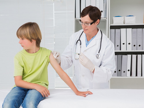 Treating a Child's Hand Bruise