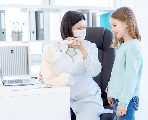 How is a lumbar spine fracture treated in a child?