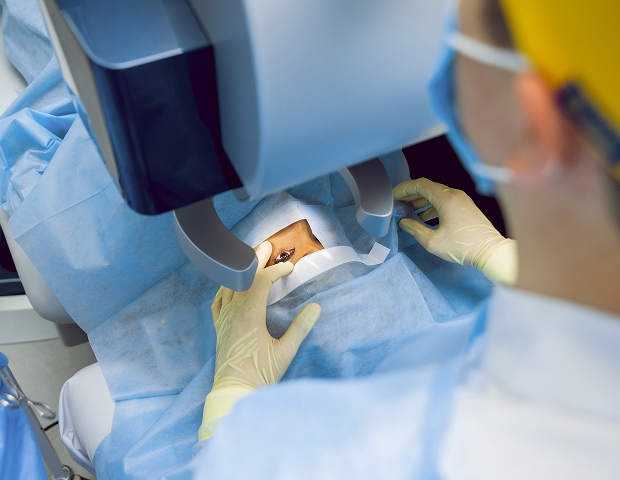 How is cataract surgery performed at our K+31 clinic?