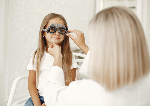 What's included in a pediatric ophthalmologist appointment?