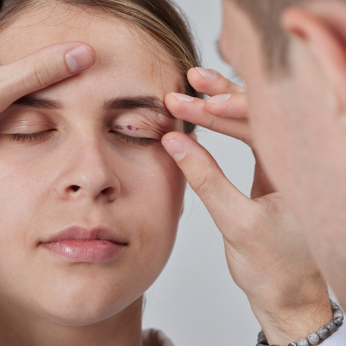 What is a conjunctival foreign body and when is it necessary to see an ophthalmologist?