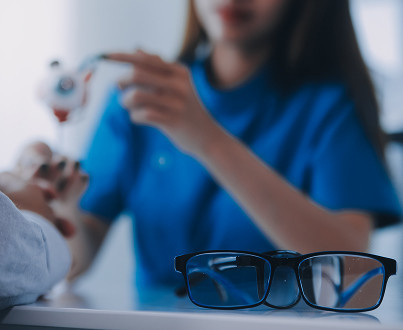 Make an appointment with an ophthalmic surgeon