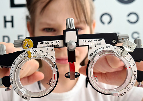 How do we diagnose anisometropia?