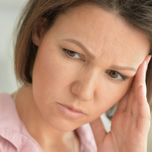How does blepharophimosis syndrome manifest itself?