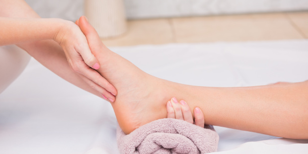 Methods for treating cracked and skinned heels