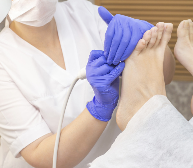 Methods for treating cracks and skin on the heels: manicure and pedicure